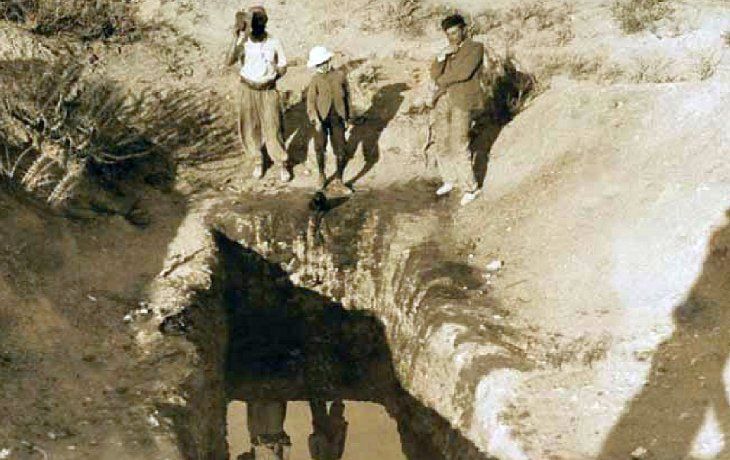 Vaca Muerta no es un yacimiento, es una formación sedimentaria depositada en un mar de edad jurásica, en la Cuenca Neuquina. Fue denominada con ese curioso nombre en 1931 por el estadounidense Charles Edwin Weaver (1880-1958), doctor en Geología y Paleontología, que la encontró aflorando en toda la sierra de Vaca Muerta. En 1946, Pablo Groeber (foto, nacido en la Estrasburgo temporalmente alemana, 1885-1964) coincidió con Weaver en la importancia de esta formación, cuando realizaba el levantamiento geológico de la región noroccidental de Zapala y comprobó que todos los fósiles (ammonites) eran de edad jurásica.