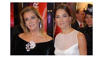 Marcela Tinayre y Juana Viale en la una edición de los premios Martín Fierro.