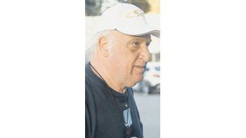 Alfio Basile verá el partido desde su casa, porque el médico le prohibió estar en Mar del Plata.