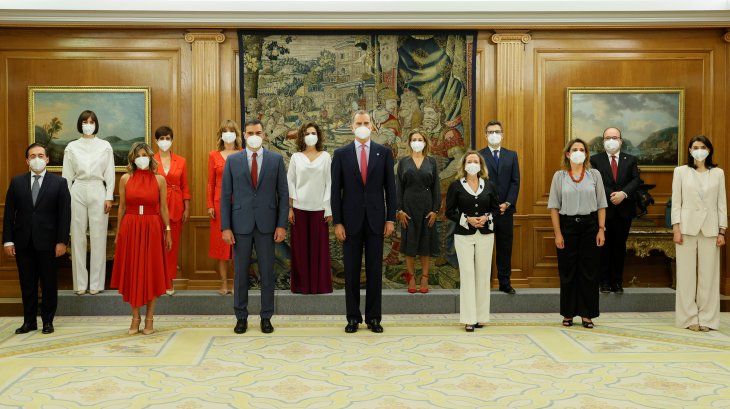 España: asumió el nuevo gabinete de Sánchez que tratará de salvarlo de