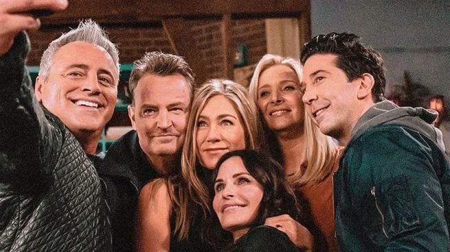 Jennifer Aniston and David Schwimmer pay tribute to Matthew Perry