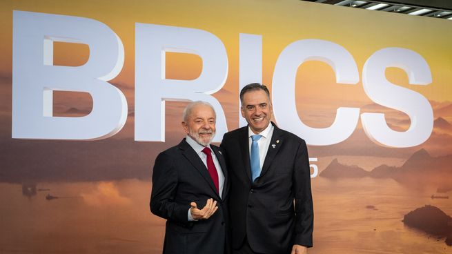 Uruguay participa en la cumbre BRICS invitado por Brasil.