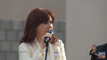 cristina kirchner en campana: fuerte respaldo a alberto fernandez y critica a macri