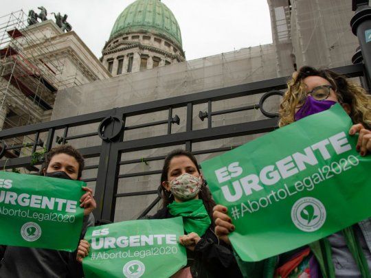 Fernández enviará dos proyectos: legalización del aborto y Programa de los Mil Días