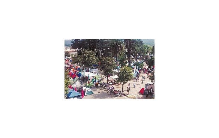 El acampe de la organización Tupac Amaru lleva 34 días frente la Casa de Gobierno.