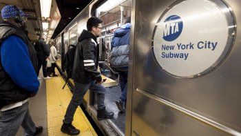 Mataron a un hombre dentro del metro de Nueva York