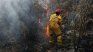 Los bomberos lograron contener focos de los incendios en Epuyén.