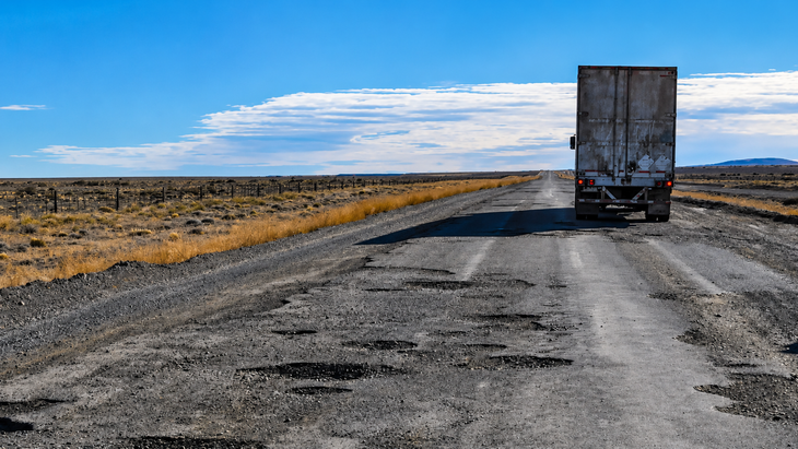 Rutas deterioradas y falta de mantenimiento. Gustavo Weiss, presidente de CAMARCO, advirtió que la inversión en infraestructura se encuentra muy por debajo de lo que necesita el país y sostuvo que sin obra pública y vivienda no habrá crecimiento sostenido Rutas deterioradas y falta de mantenimiento. Gustavo Weiss, presidente de CAMARCO, advirtió que la inversión en infraestructura se encuentra muy por debajo de lo que necesita el país y sostuvo que sin obra pública y vivienda no habrá crecimiento sostenido