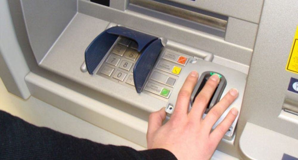 Los cajeros pertenecen a la red Banelco que utilizan dispositivos de lectura de datos biométricos.