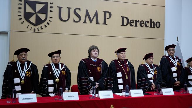 Javier Milei recibió la distinción durante una ceremonia realizada en la Facultad de Derecho.