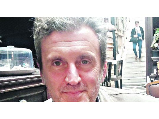 Manzini. En italiano, las aventuras de Rocco Schiavone ya llevan seis libros y una miniserie de TV. El nuevo volumen en español es “Sol de mayo”.
