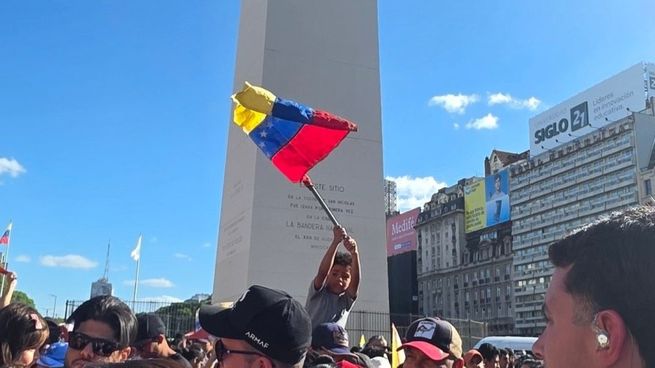 La movilización en el Obelisco concentró a manifestantes a favor del operativo militar.