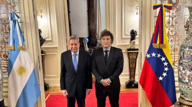 Edmundo González Urrutia y Javier Milei la pasada semana en Casa Rosada.