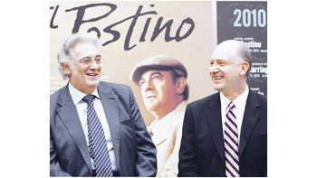 Daniel Catán junto a Plácido Domingo, en ocasión del estreno de «Il postino», sobre la novela de Antonio Skármeta.