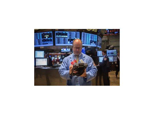 Wall Street cedió preocupado por resultados de empresas
