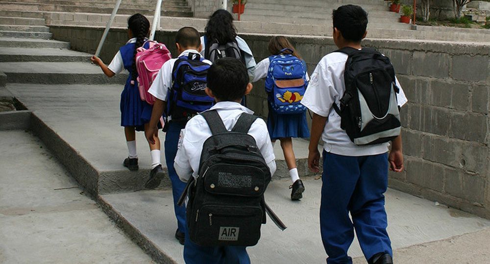 Se recomienda que las mochilas lleven solamente lo necesario para cada día. Se recomienda que las mochilas lleven solamente lo necesario para cada día.