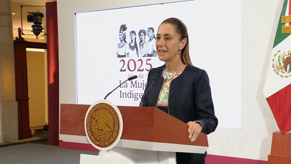 Claudia Sheinbaum habla en la Mañanera del Pueblo.