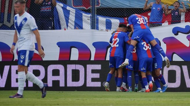 Triunfazo de Tigre ante Vélez, el último campeón.