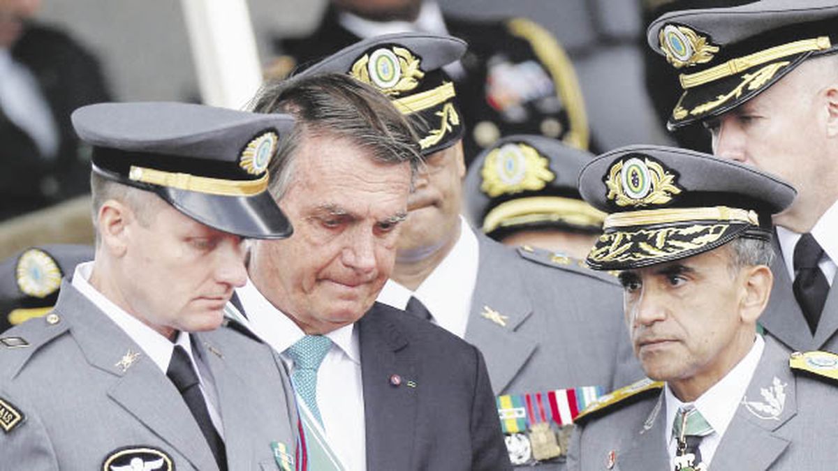 The Armed Forces intervene in the electoral process and the political climate worsens in Brazil