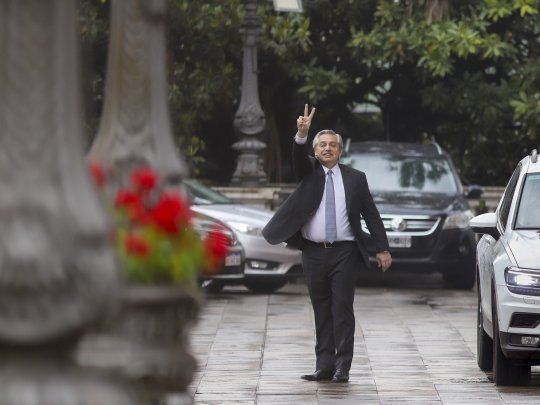 El mandatario electo, Alberto Fernández, al salir el lunes de la reunión que mantuvo con Mauricio Macri en Casa Rosada.