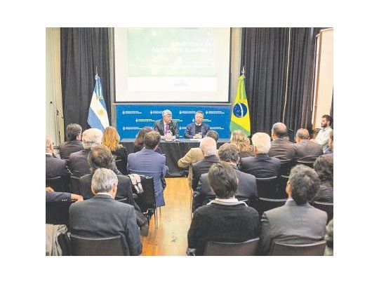 compromiso. Tanto Ricardo Buryaile como Blairo Maggi manifestaron la intención de consolidar la relación bilateral.