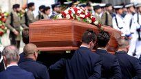 el ultimo adios a berlusconi: miles de personas despidieron al expremier en milan