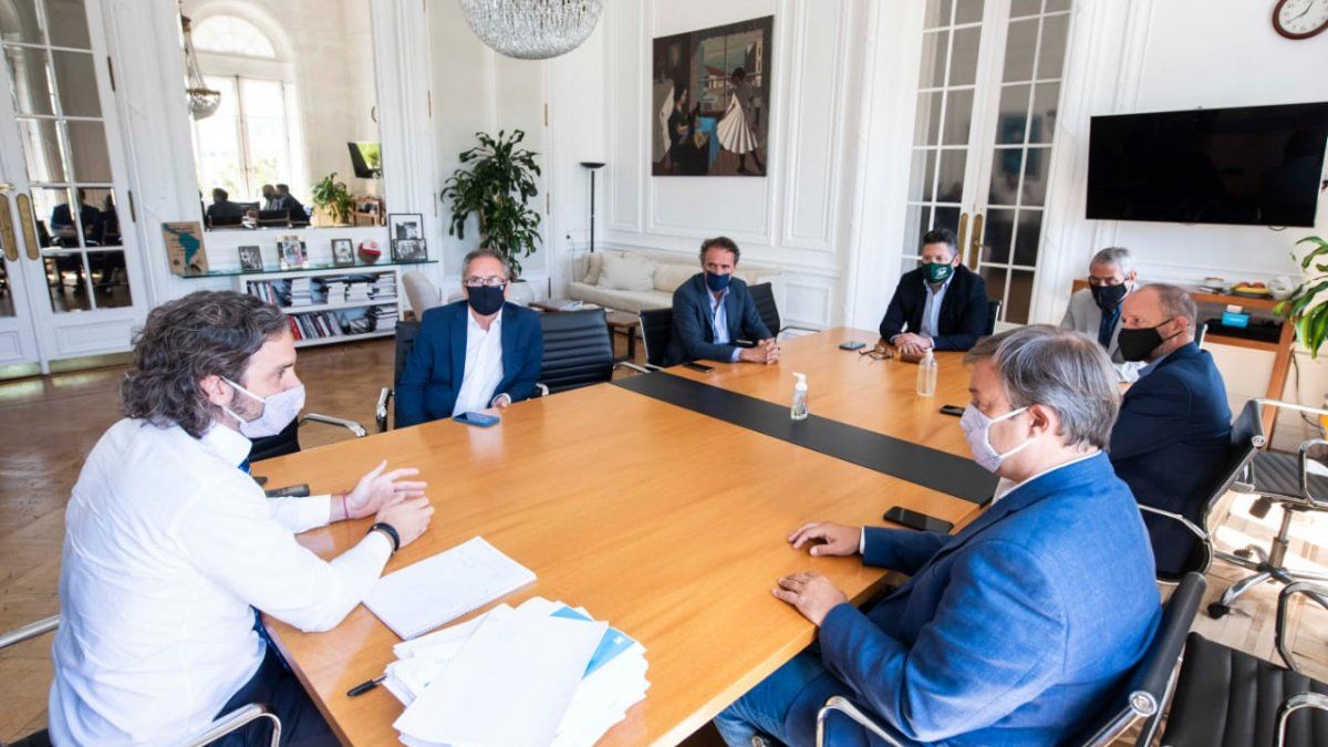 Cafiero analizó con intendentes planes de vivienda y obras públicas en el Conurbano