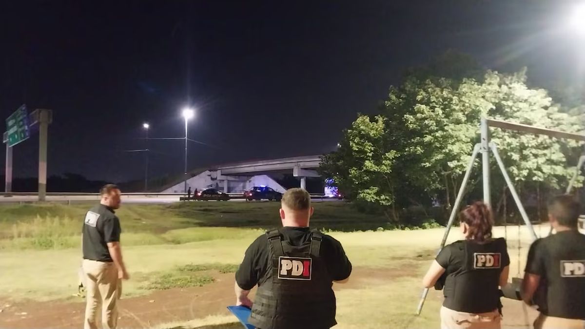 Violent assault on a bus going to Rosario: they pretended to be passengers, stole everything and shot a man