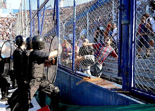 Otra vez violencia en el fútbol: murió un hincha en un confuso episodio (foto 1)