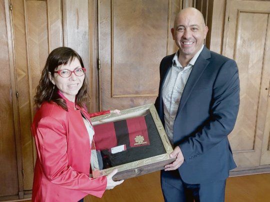 Alivio. La secretaria de Relaciones con las Provincias del Ministerio del Interior, Silvina Batakis, durante su encuentro con el ministro de Econom&iacute;a salte&ntilde;o, Roberto Dib Ashur, que se llev&oacute; ox&iacute;geno para su provincia.