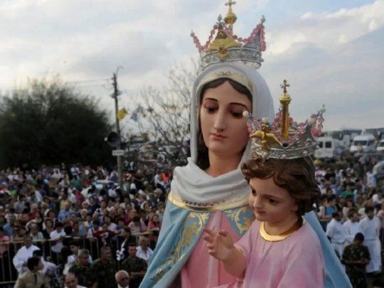 Como cada año, miles de fieles peregrinan hasta San Nicolás para rezarle a la Virgen del Rosario. 