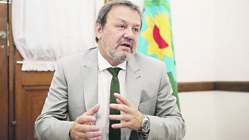postura. El planteo de desdoblar las elecciones municipales de las provinciales es de imposible realización, por inconstitucional, dice Costa.
