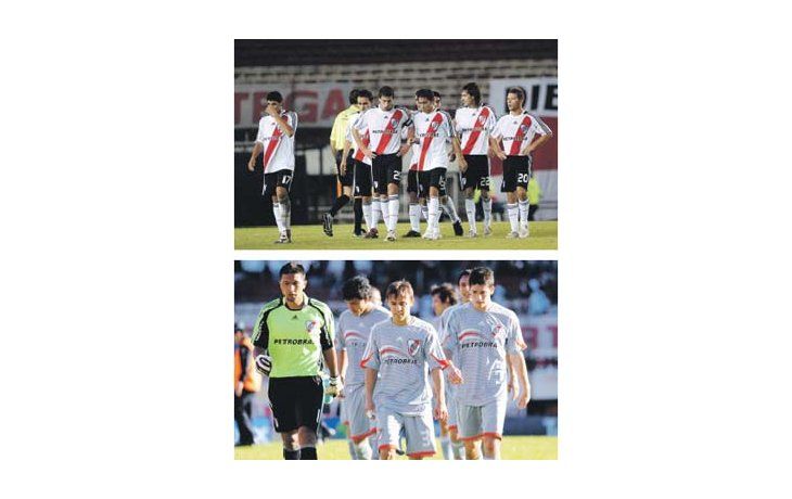 ámbito.com | Dos momentos de los que se repitieron mucho en el año: la salida de los jugadores de River con la cabeza gacha. Arriba, la eliminación de la Copa Libertadores; y abajo, Buonanotte delante del grupo ante Colón.