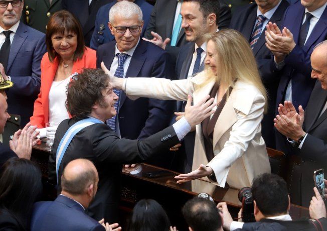 Javier Milei y su hermana Karina, o Javier Milei y su hermana Karina, o