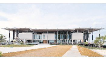 ámbito.com | El PAMM (Pérez Art Museum de Miami), cuyo rasgo esencial es ser el primer asentamiento cultural sobre el agua, logró que finalmente el arte compitiera con el deporte encarnado en la vecina Miami Arena.