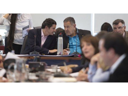 Oficialismo impone agenda y dilata el debate por ley antidespidos
