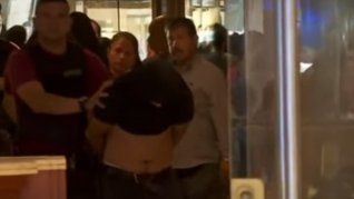 La Policía de la Ciudad se lleva a uno de los delincuentes que robó la fnanciera