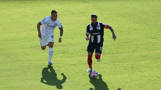 Martínez y Ramos, goleadores en Los Angeles.