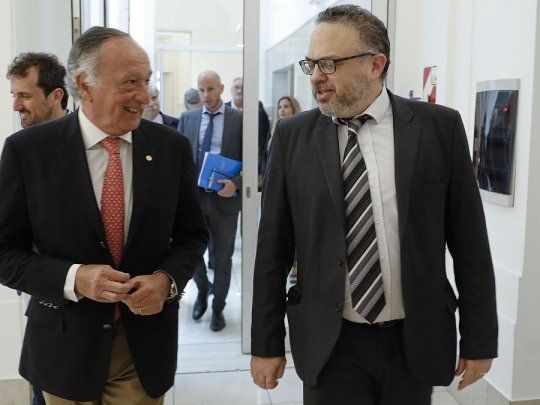 El ministro Matías Kulfas junto a Miguel Acevedo, presidente de la UIA.