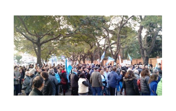 Clubes de barrio se movilizaron a la Quinta de Olivos contra el tarifazo