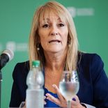 Cosse llama a la unidad del movimiento de mujeres y exige más recursos. Cosse llama a la unidad del movimiento de mujeres y exige más recursos.