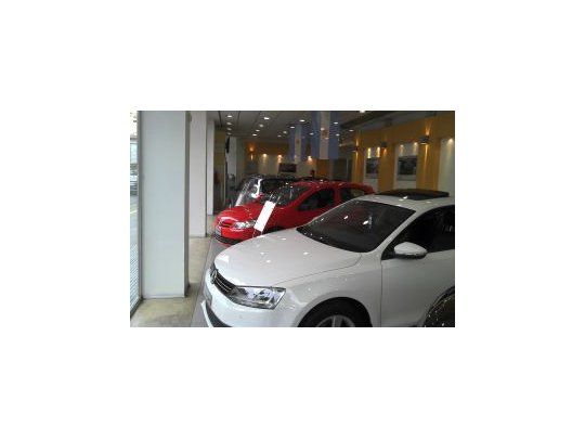 La producción de autos cayó 13,9% en febrero