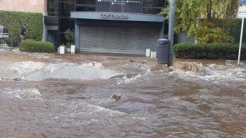 Así quedaron las calles de San Telmo tras la ruptura del caño.
