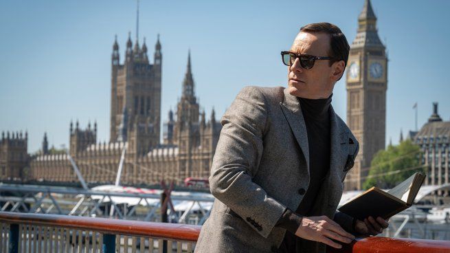 Michael Fassbender es George Woodhouse en la nueva película de HBO Max.