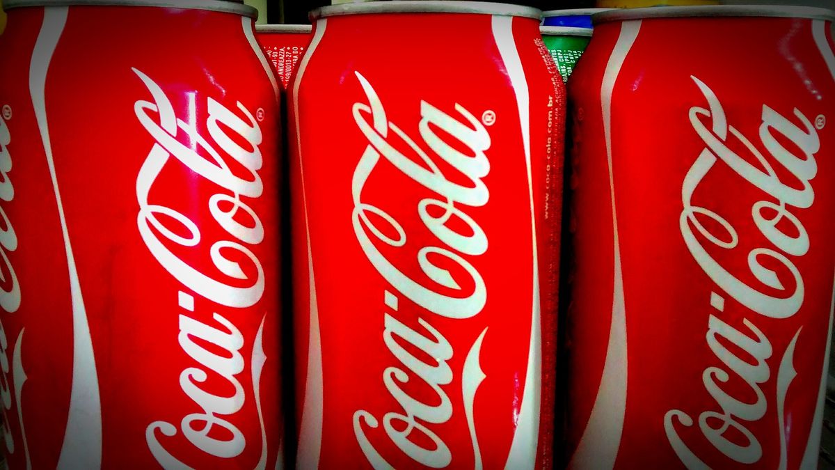 Coca-Cola earned 16% less in the fourth quarter but reassures investors