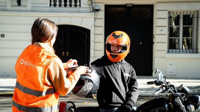 La modalidad llegó a la Argentina con el lanzamiento de DiDi Moto, pionero en la intermediación del servicio en el país.
