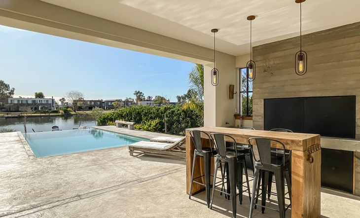 La parrilla, quincho o galería no pueden faltar en las urbanizaciones. Aqui un barrio en Pilar, también con salida al agua La parrilla, quincho o galería no pueden faltar en las urbanizaciones. Aqui un barrio en Pilar, también con salida al agua