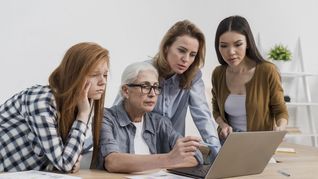 ámbito.com | grupo-mujeres-adultas-trabajando-juntas.jpg