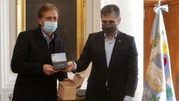 El gobernador de Mendoza, Rodolfo Suárez, y el presidente de YPF, Pablo González.&nbsp;