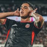El jugador denunciado por violencia de género, Gonzalo Morales, anotó el tanto de la victoria de Barracas Central por 1-0 ante River en el Monumental.